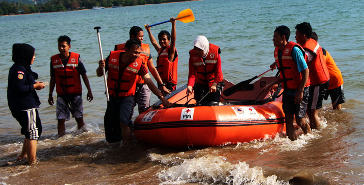 KSR-PMI Proklamator UBH Bersama Polisi Air Polda Sumbar Cetak Relawan Tangguh