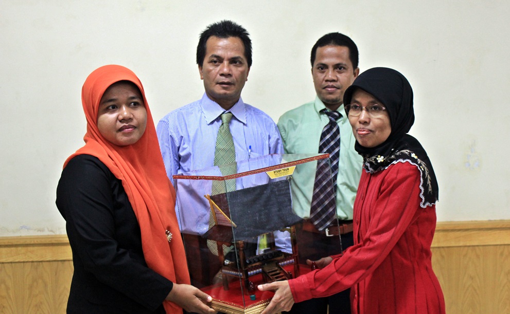 Pelajar MAN Kase Rao-Rao Mandailing Kunjungi UBH