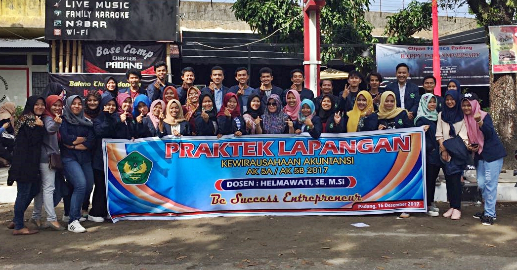Mahasiswa Akuntansi  Laksanakan Praktik Kewirausahaan di Gor H Agus Salim