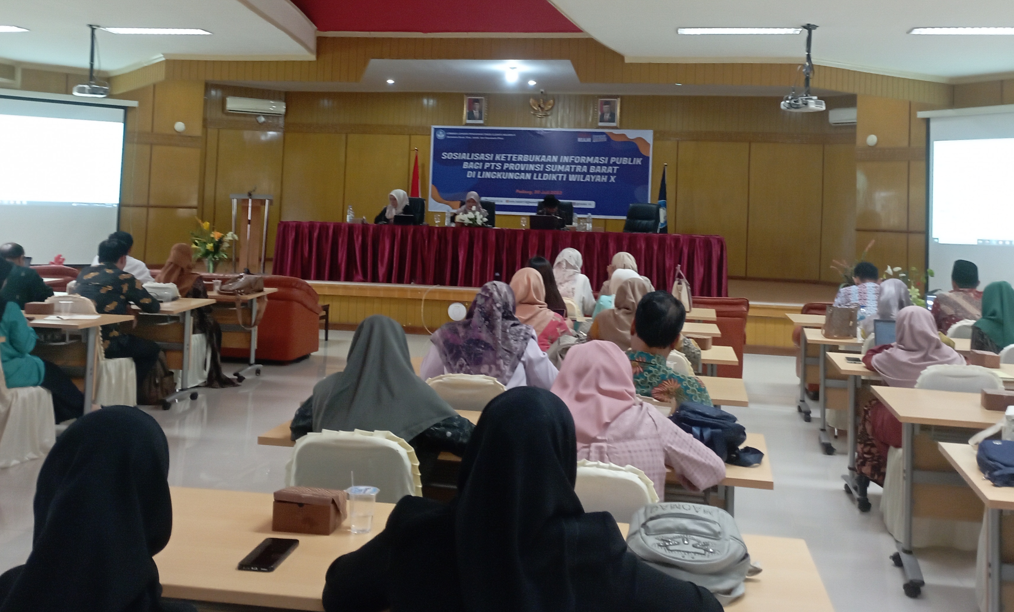 Komisi Informasi Sumbar Sosialisasikan Keterbukaan Informasi Ke PTS se LLDIKTI X