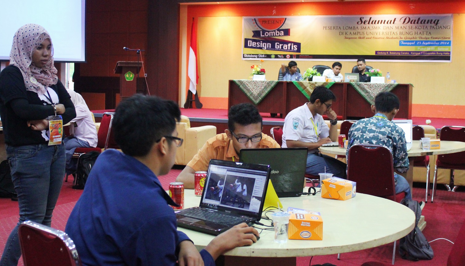 Berkertivitas Dengan Lomba Desain Grais