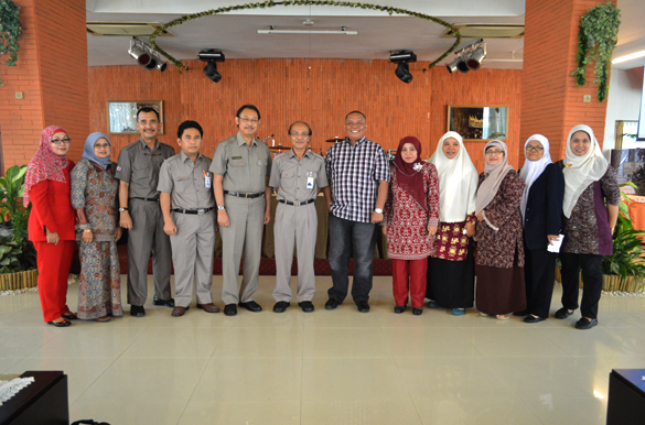 Mahasiswa Fakultas Ekonomi UBH Kuliah Umum Lapangan di Semen Padang