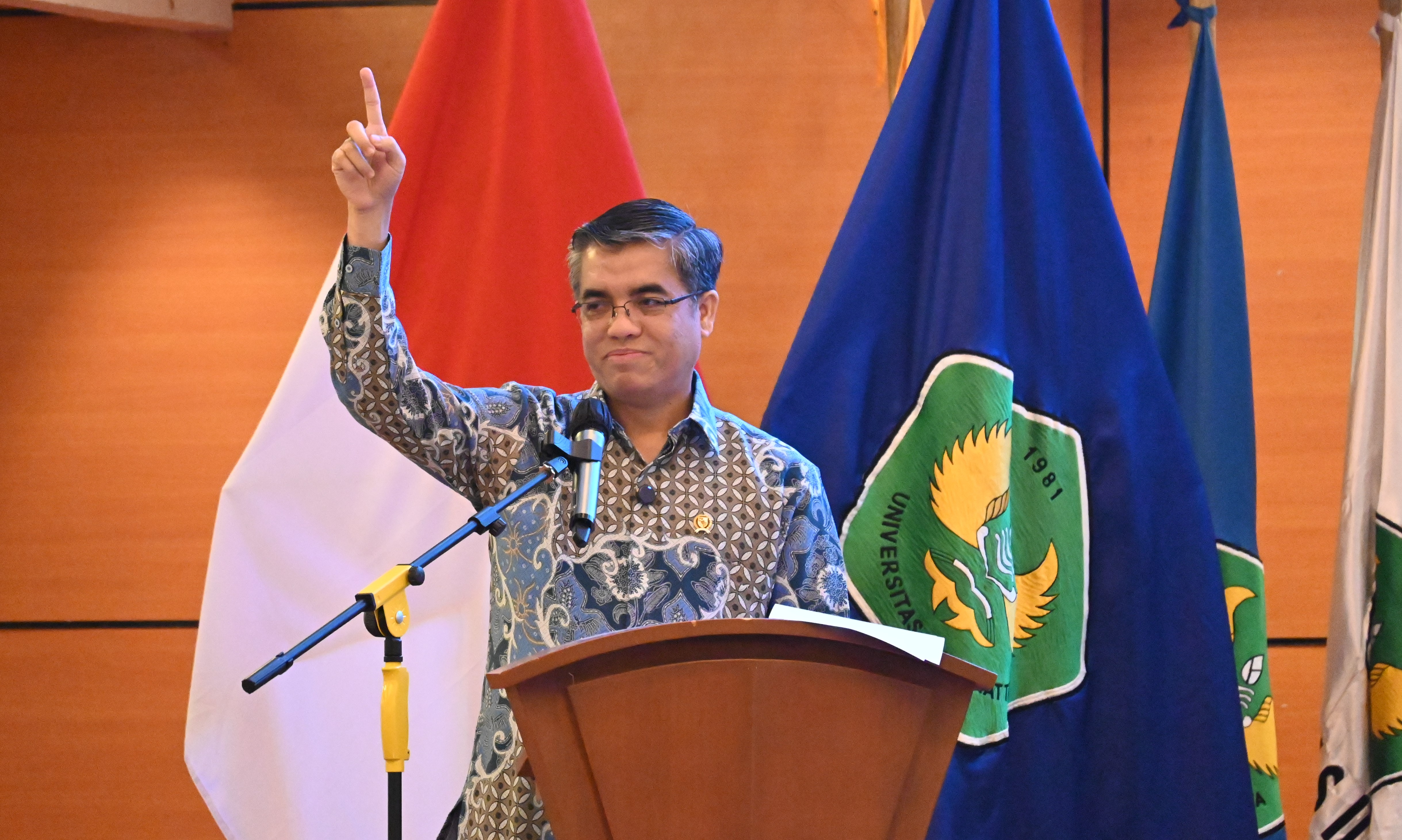 Kuliah Umum Menaker Yassierli: Hadapi Era Digital, Serukan Kolaborasi Antara Dunia Akademis, Industri, dan Pemerintah