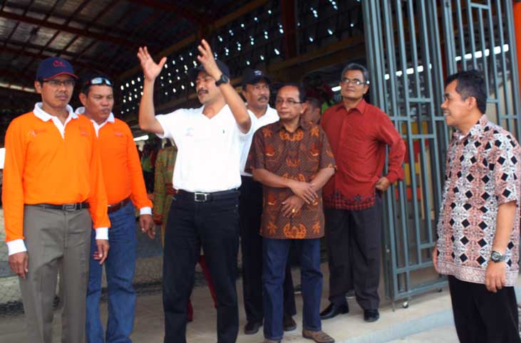 Menpora Andi Malarangeng Tinjau GOR Kampus II UBH