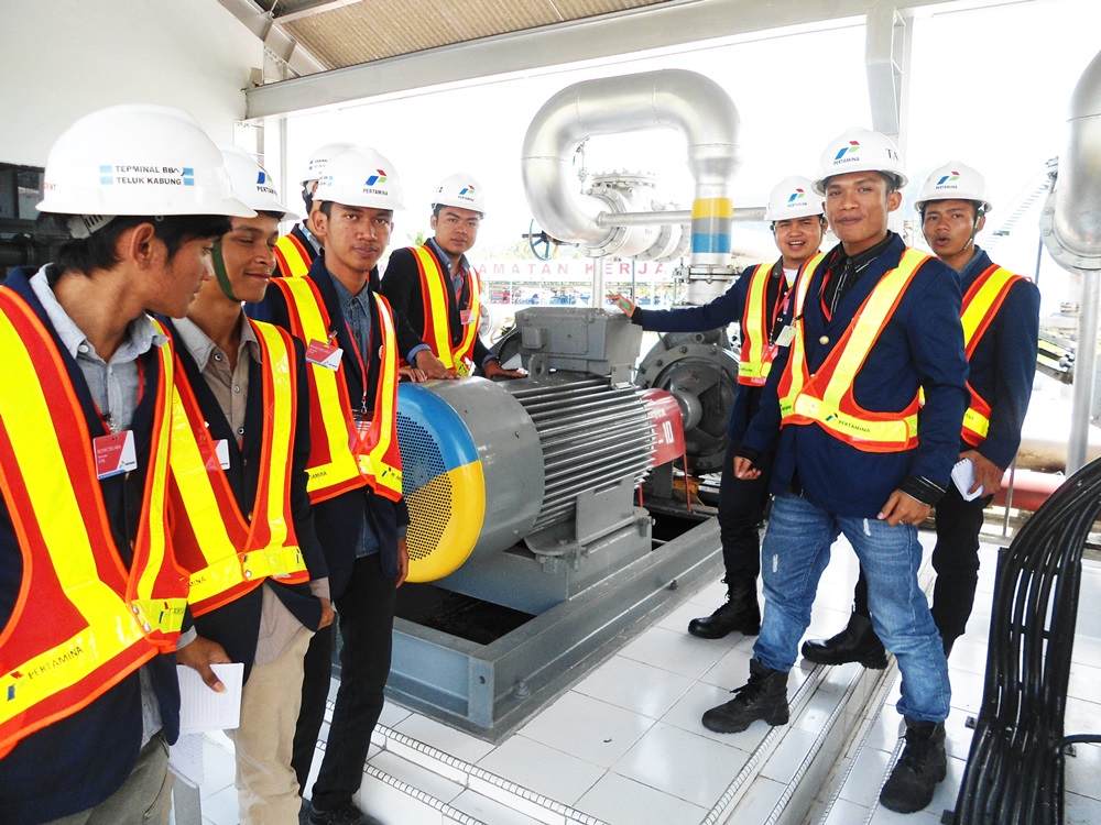 Mahasiswa Teknik Mesin UBH Dalami Ilmu Permesinan di Pertamina Teluk Kabung