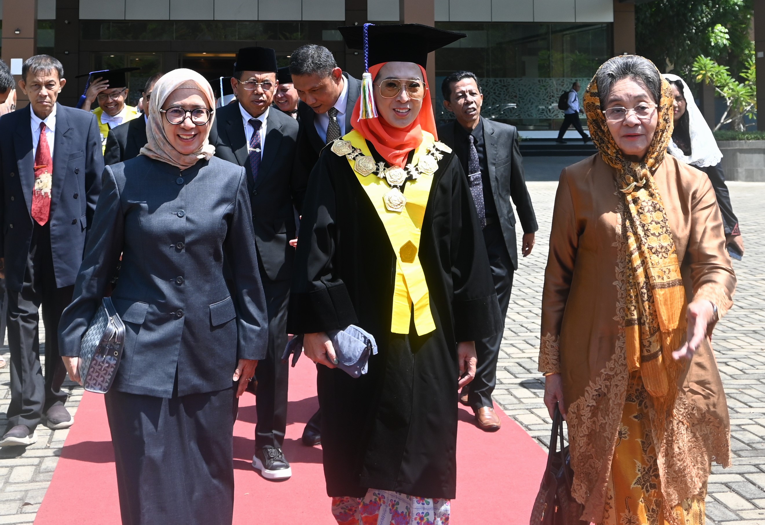 Pesan Putri Sulung Bung Hatta Prof. Dr. Meutia Farida Hatta Swasono Bagi Bung Hatta-Bung Hatta Muda