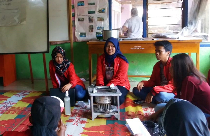 Mahasiswa KKN-PPM Universitas Bung Hatta Latih Masyarakat Buat Nata de Coco