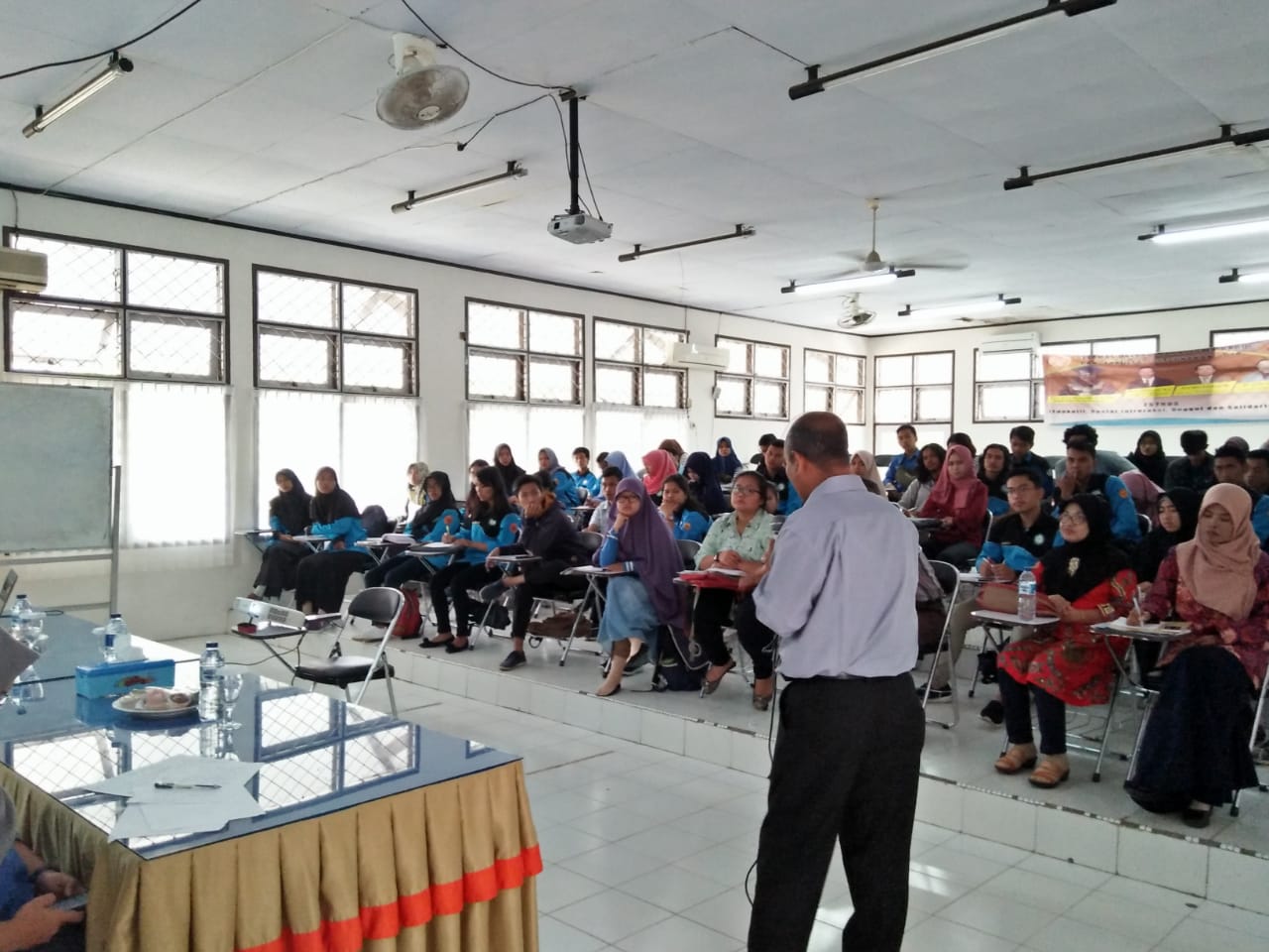 Dr. Ir. Eni Kamal, M. Sc., Diundang sebagai Narasumber pada Kuliah Umum di Universitas Jambi