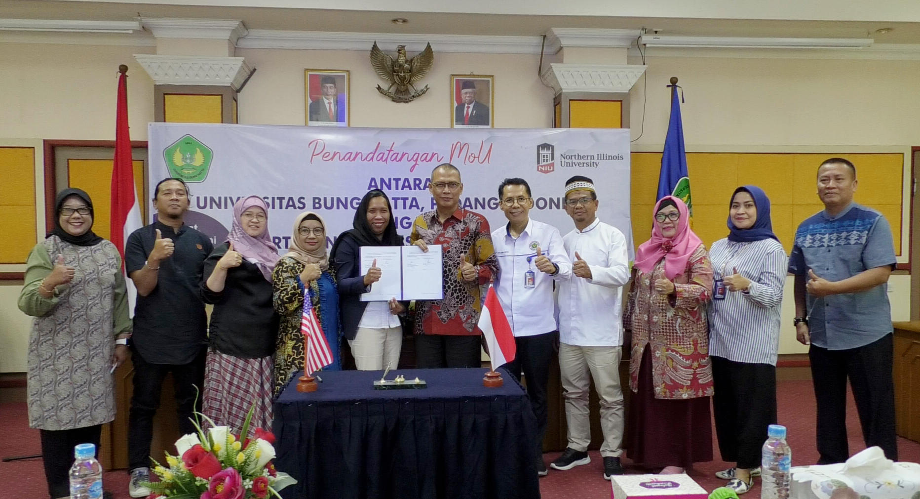 Penandatanganan MoU antara Universitas Bung Hatta dengan Northern Illinois University USA