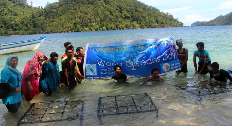 World Ocean Day: Diving Proklamator dan DKP Propinsi serta Kota Padang, Sosialisasikan Transplantasi Terumbu Karang