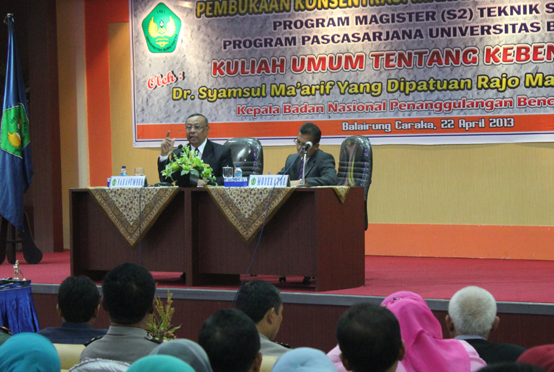 KEPALA BNPB BERI KULIAH UMUM DI KAMPUS UBH