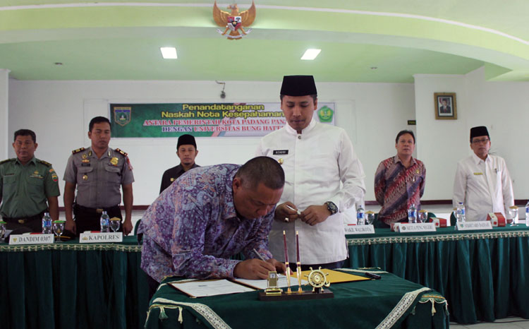 Rektor UBH Tekan MoU dengan Wako Padang Panjang