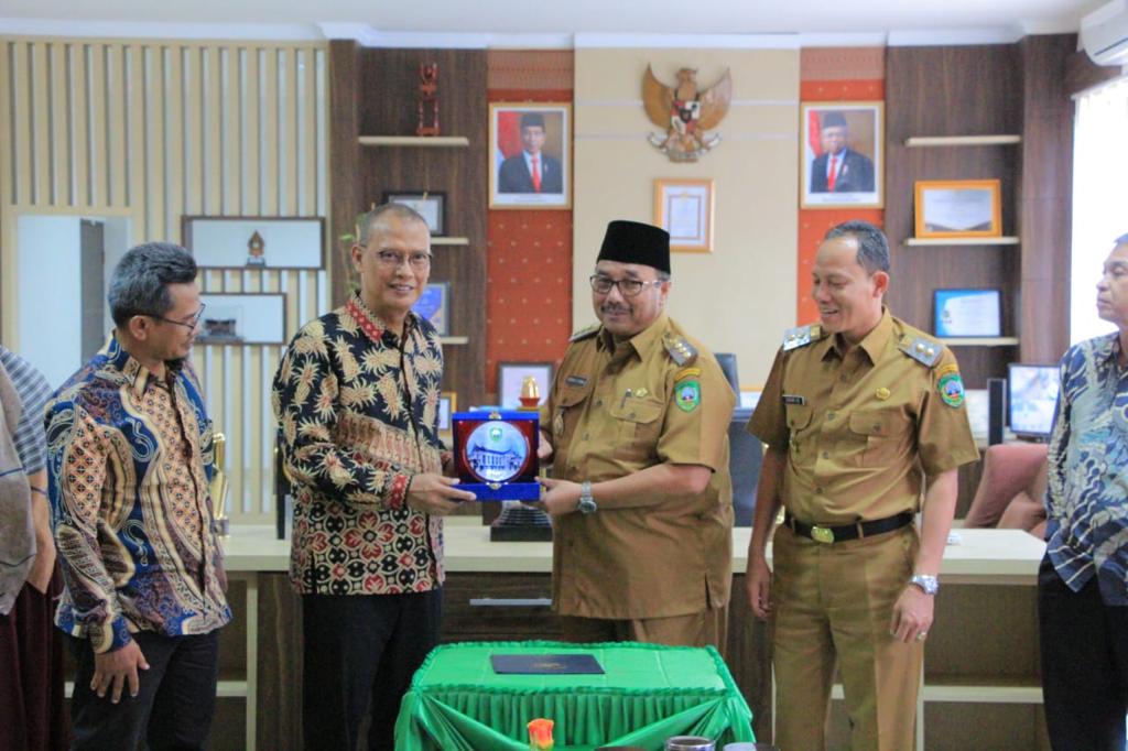 Penandatanganan MOU antara Universitas Bung Hatta dengan Pemerintah Kabupaten Pasaman Sukses Digelar