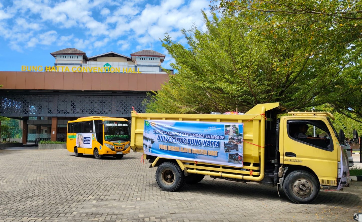 Civitas Akademika Universitas Bung Hatta Salurkan Donasi Bencana Sumbar