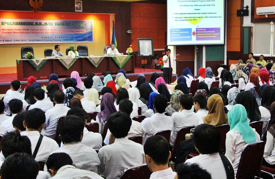 1516 Mahasiswa Peserta KKN-PPM UBH 2014 Ikuti Pembekalan