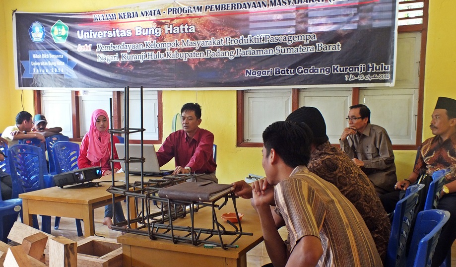 Melalui KKN, UBH Lakukan Pemberdayaan Kelompok Masyarakat Produktif Pascagempa di Nagari Batu Gadang