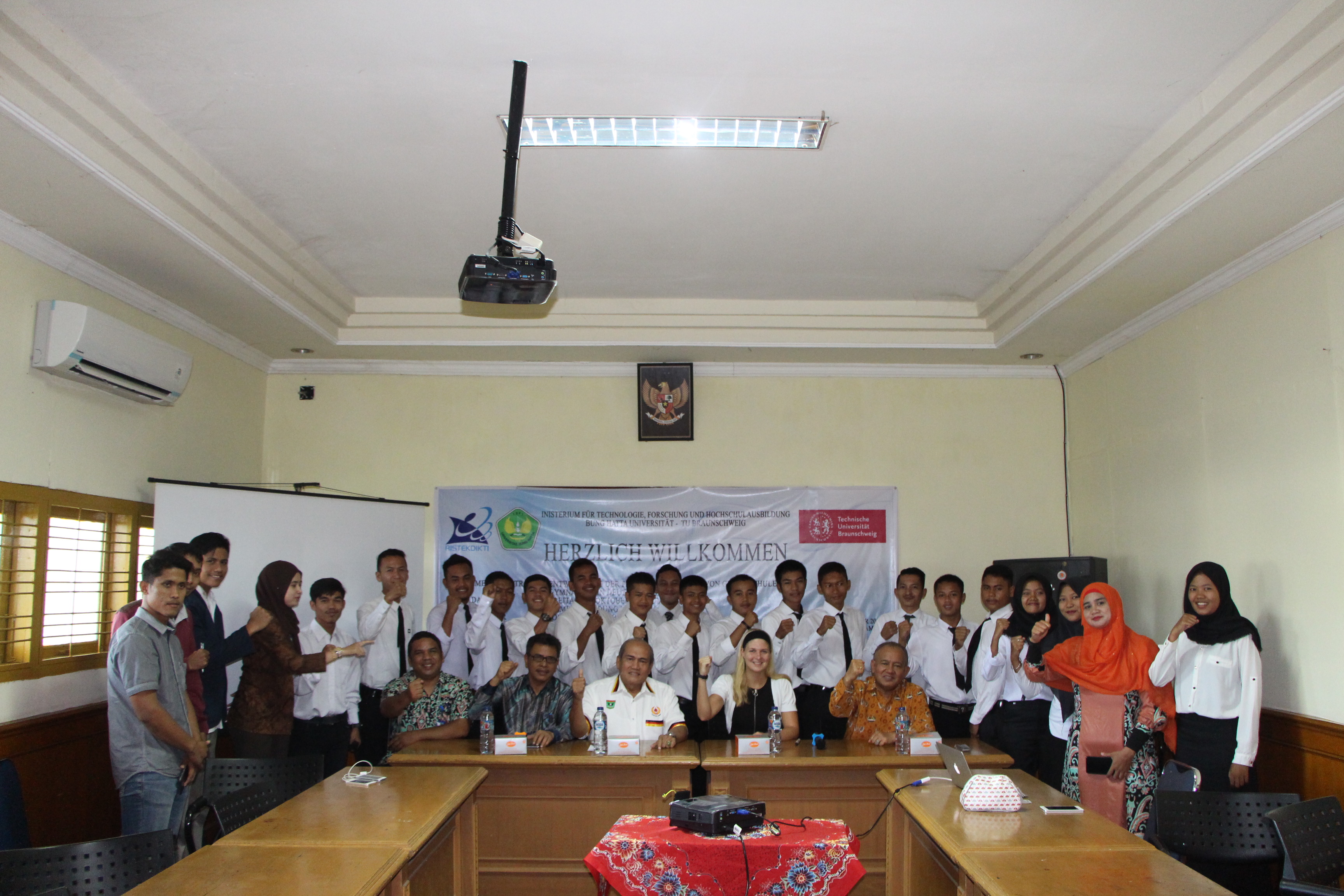 Prodi Penjaskesrek Gelar Kuliah Umum bersama Johanna Mann, B. Sc., M. Ed