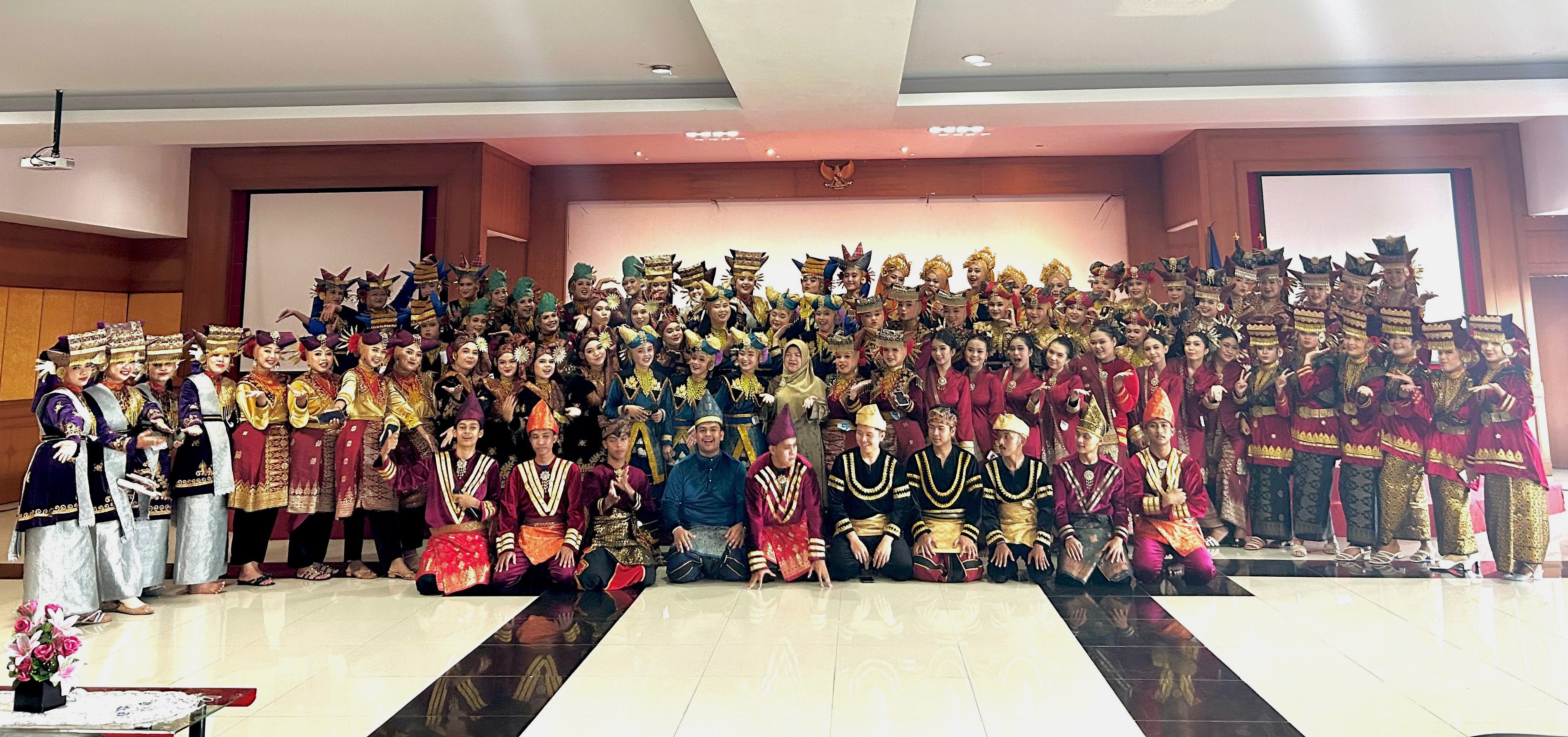 PGSD FKIP Universitas Bung Hatta Unjuk Kreativitas Ujian Tengah Semester Melalui Pentas Seni