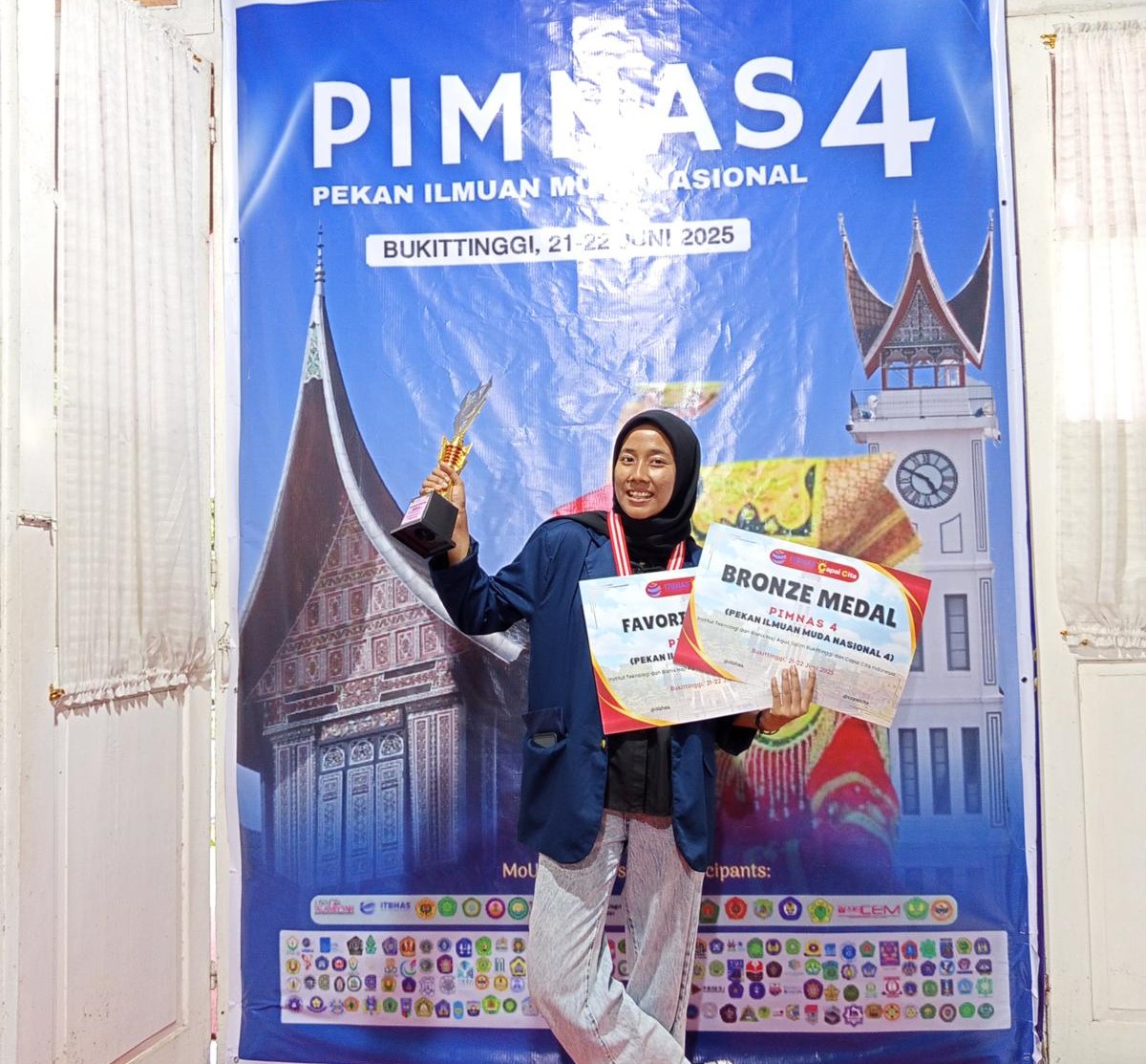 Mahasiswa Program Studi Teknologi Rekayasa Energi Terbarukan  FTI :  Marsha Putri Salsabila, Raih Bronze Medal dan Poster Favorit PIMNAS 4