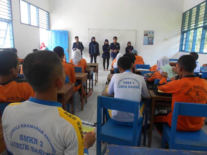 Kembali ke Sekolah, Mahasiswa UBH Promosikan Kampus