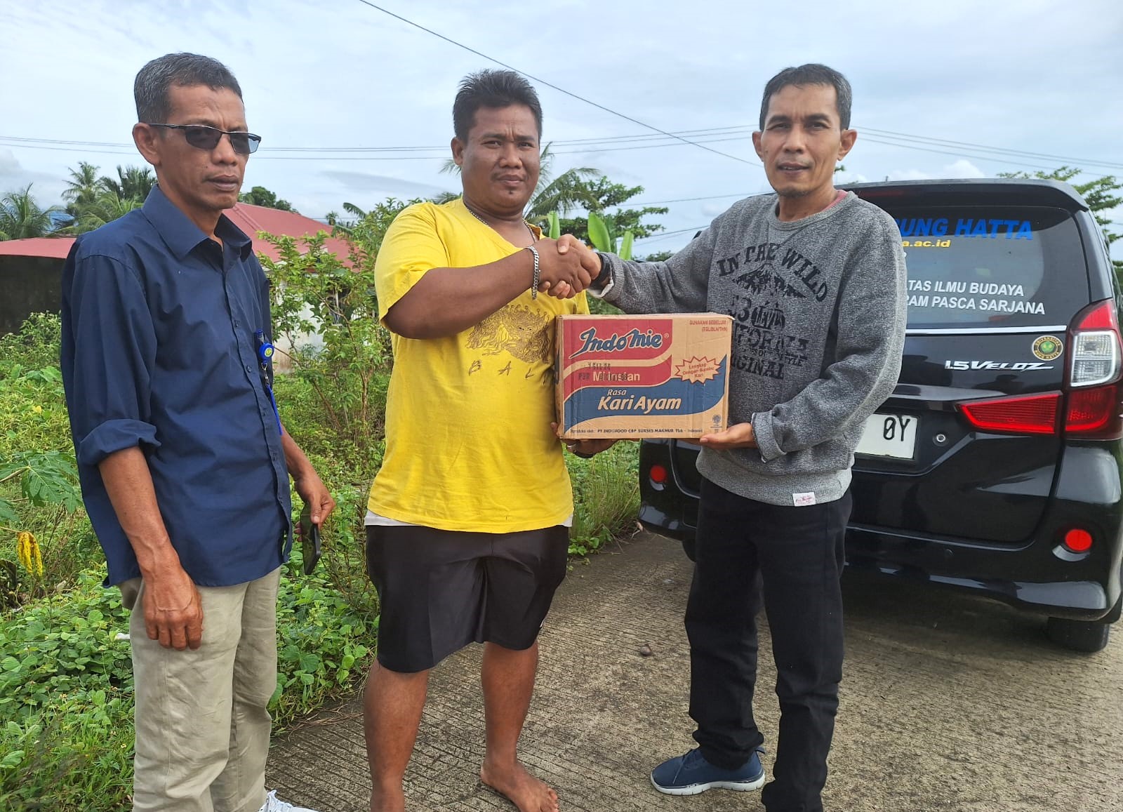 Tanggap Bencana Banjir, Rektor Universitas Bung Hatta Salurkan Bantuan Bagi Dosen,Tendik dan Mahasiswa