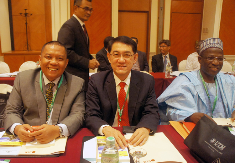 Rektor UBH Hadiri University Presidents Forum 2013