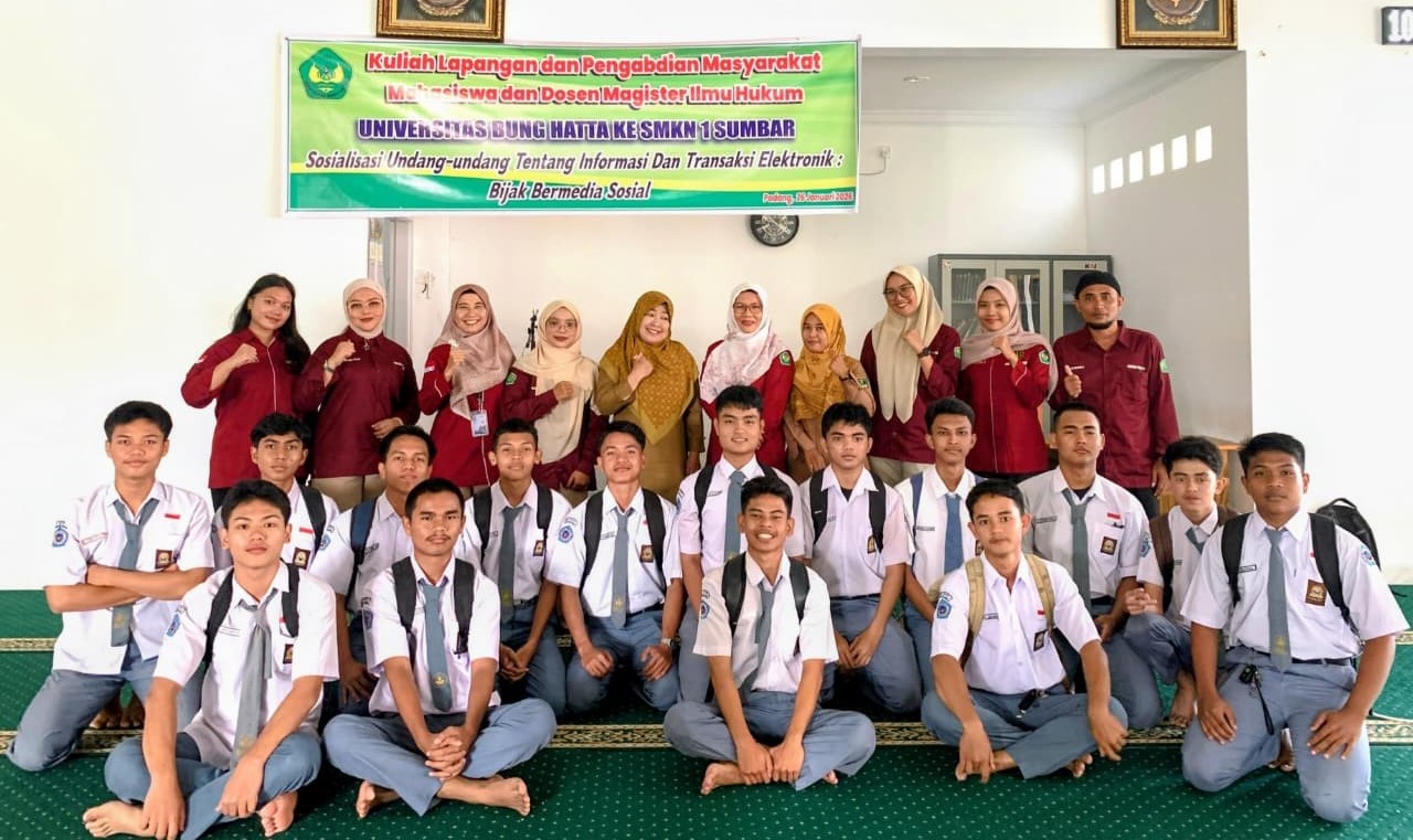 Kuliah Lapangan Mahasiswa  Magister Ilmu Hukum Universitas Bung Hatta Edukasi Siswa SMK Soal Bijak Bermedia Sosial