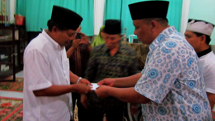 Tim Safari Ramadan UBH Beri Bantun Masjid