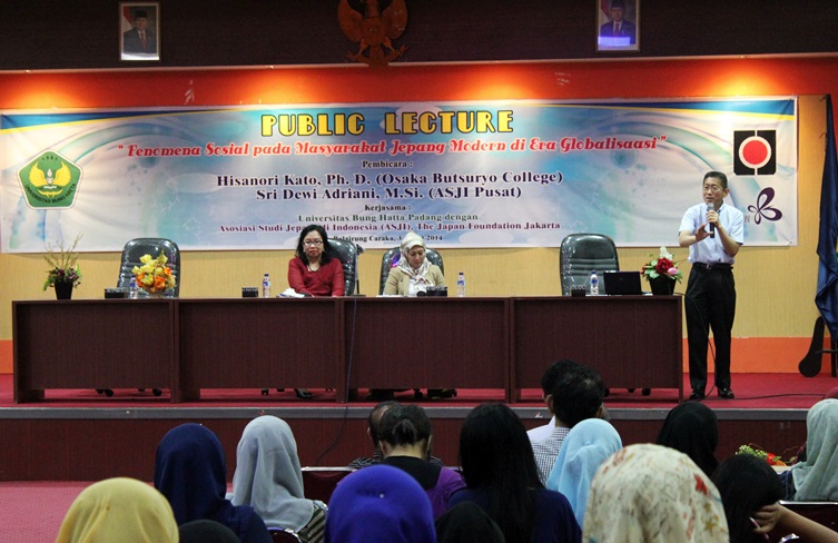 Sastra Jepang Gelar Public Lecture Fenomena Sosial Masyarakat Jepang