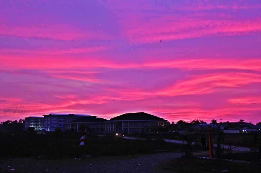 Pesona Senja di Kampus Prokalamator II Universitas Bung Hatta