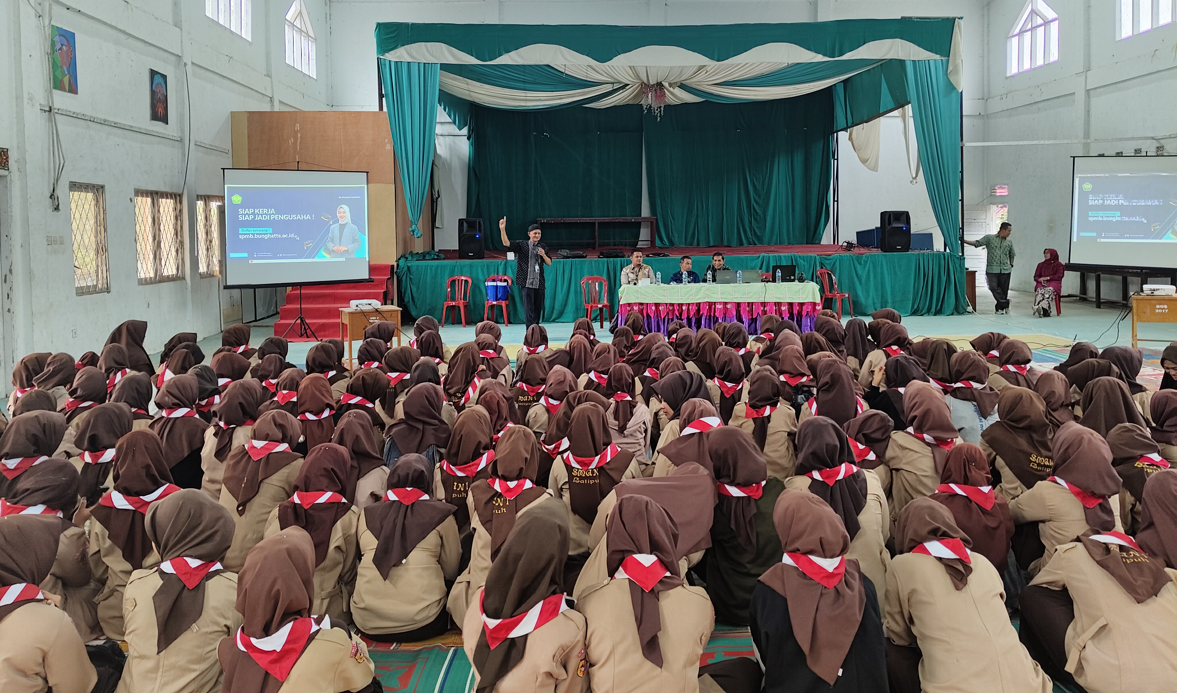 Siswa Siswi SMAN 1 Batipuh Dibekali Kiat-Kiat Memilih Perguruan Tinggi dan Bijak Bemedia Sosial