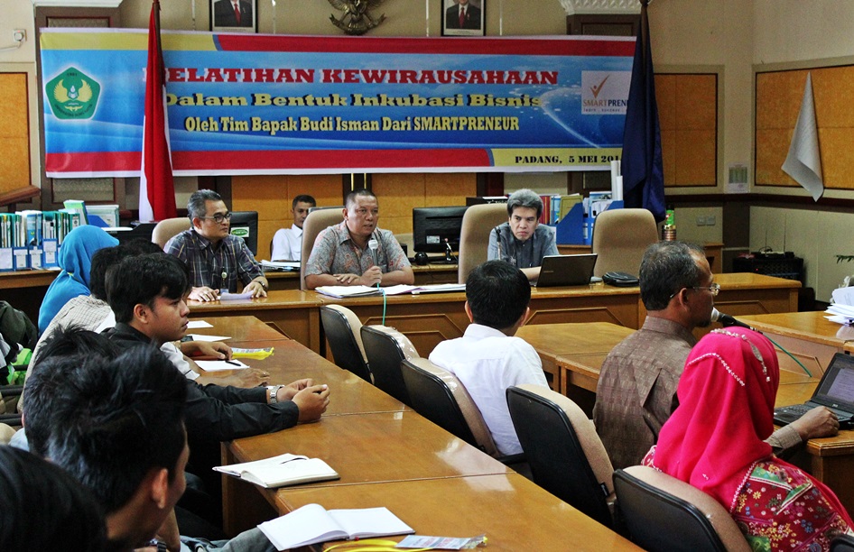 Smart Preneur dan UBH Gelar Pelatihan Kewirausahaan