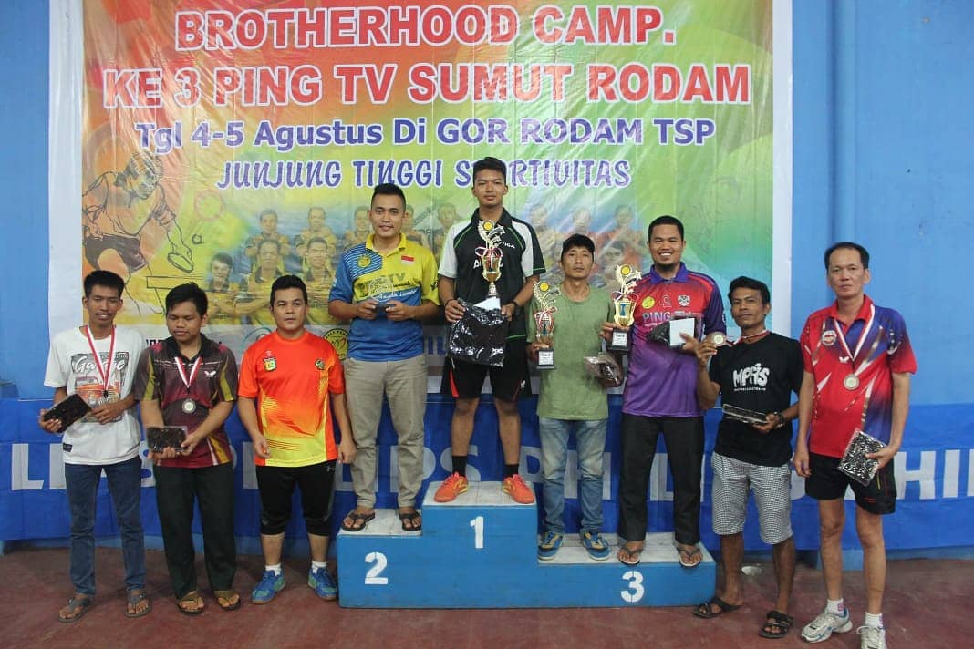 Taufik Hari Adi Mahasiswa Universitas Bung Hatta juara I Turnamen Tenis Meja di Medan