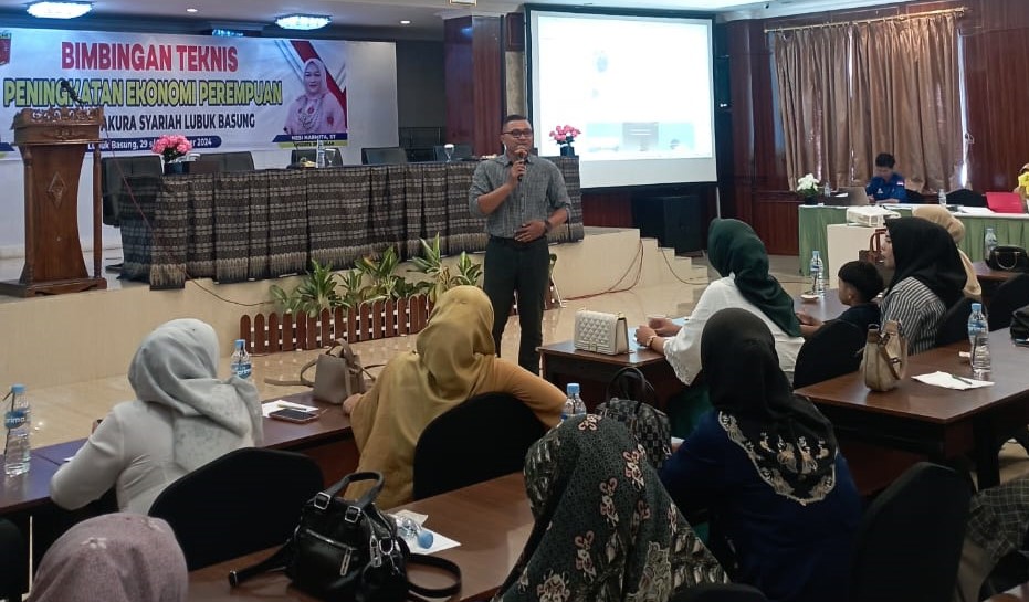 Tingkatkan Ekonomi Perempuan Pelaku UMKM, Prodi TRKJ-FTI Latih Kuasai Pemasaran Digital