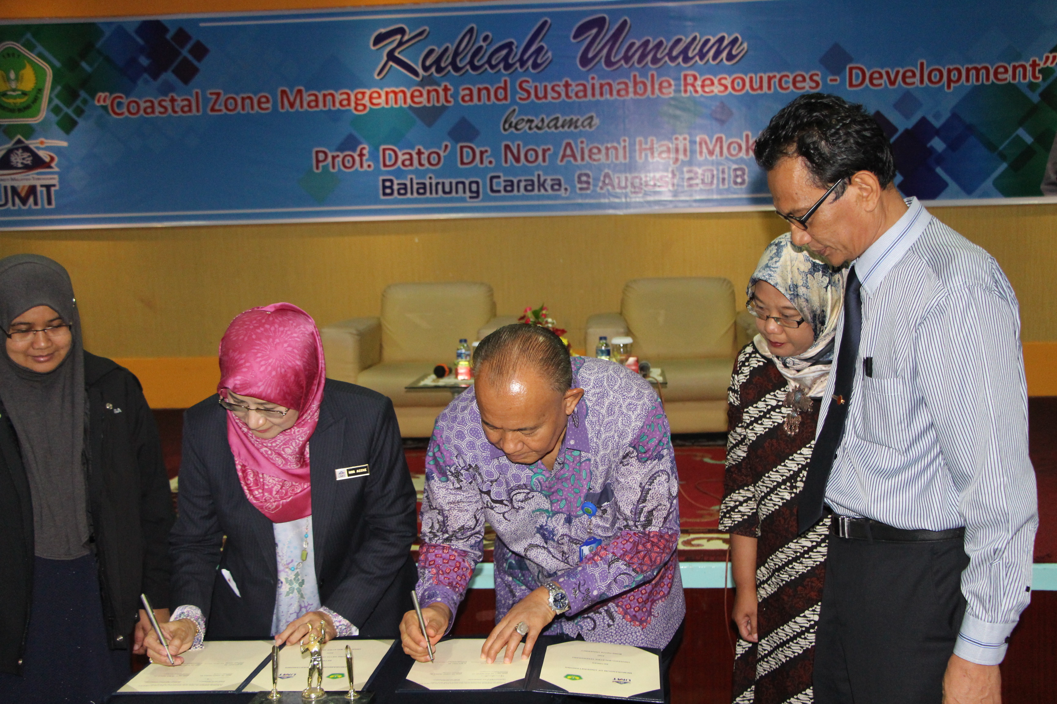 Kuliah Umum dan Penandatanganan MoU Kerja Sama Universitas Bung Hatta dengan UMT Malaysia