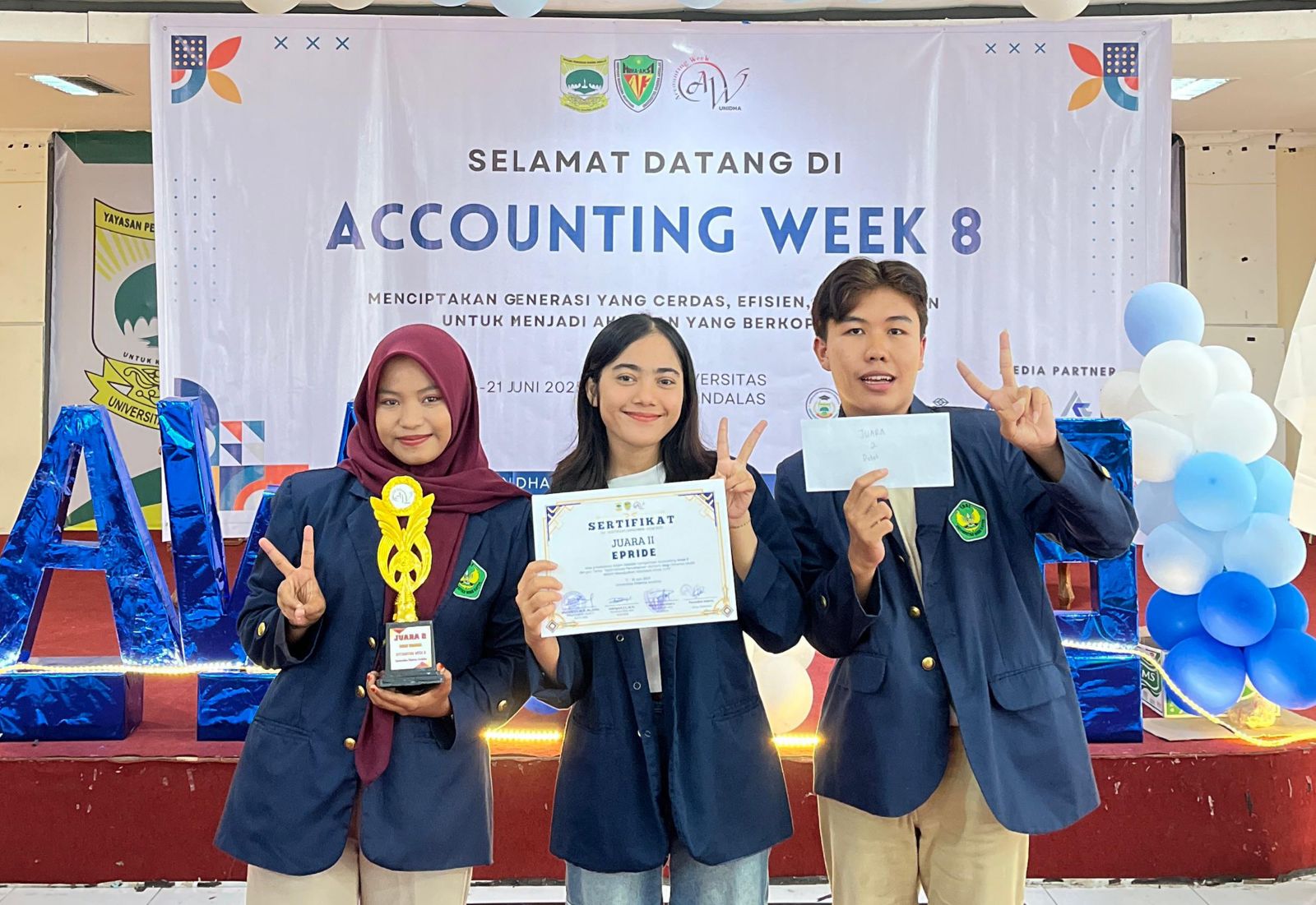 Tim Debat Mahasiswa Ekonomi Pembangunan Juara 2 Lomba Debat Ekonomi Accounting Week 8