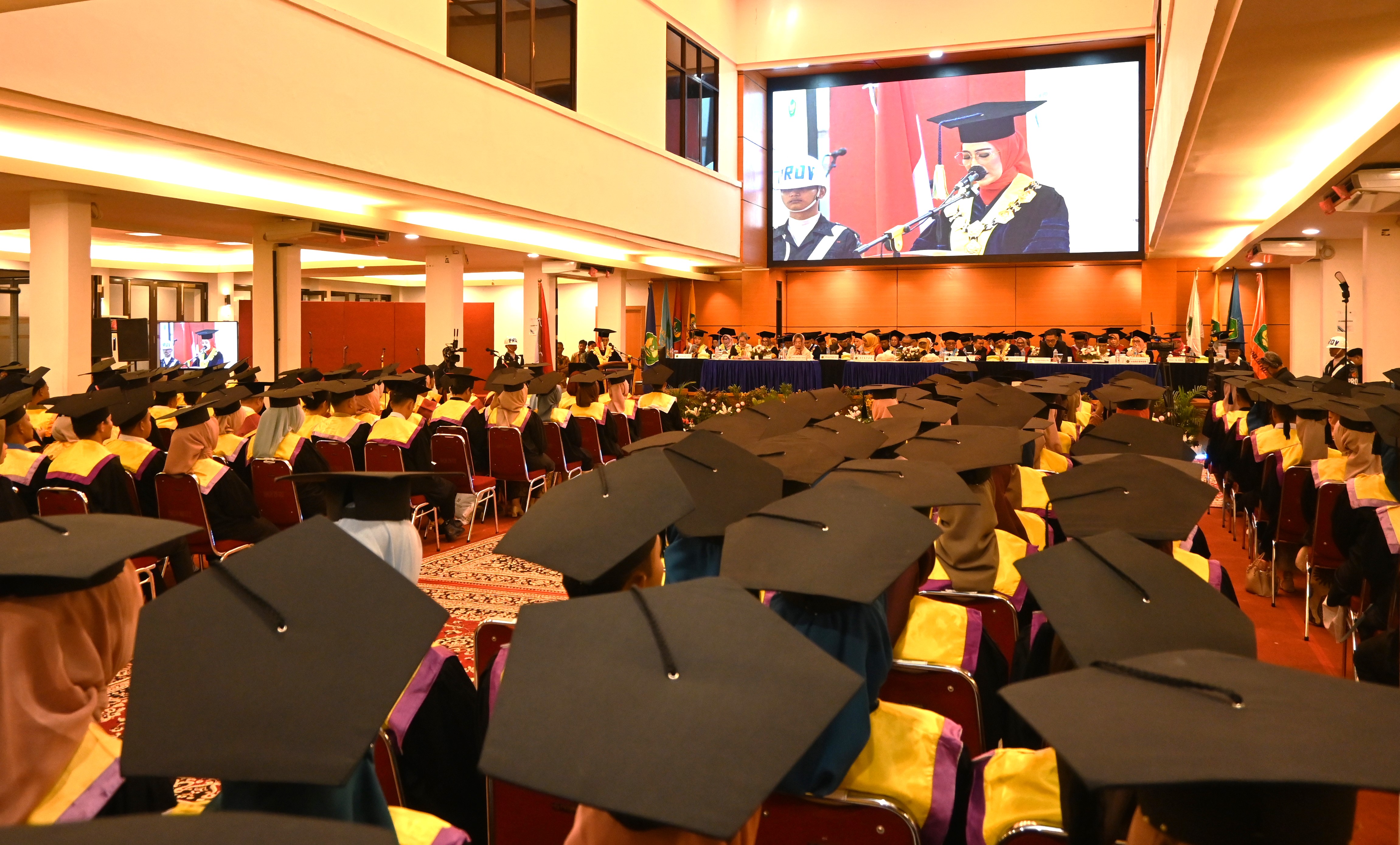 Wisuda ke-83 Universitas Bung Hatta Bersamaan Dengan Peringatan Dies Natalis ke-44